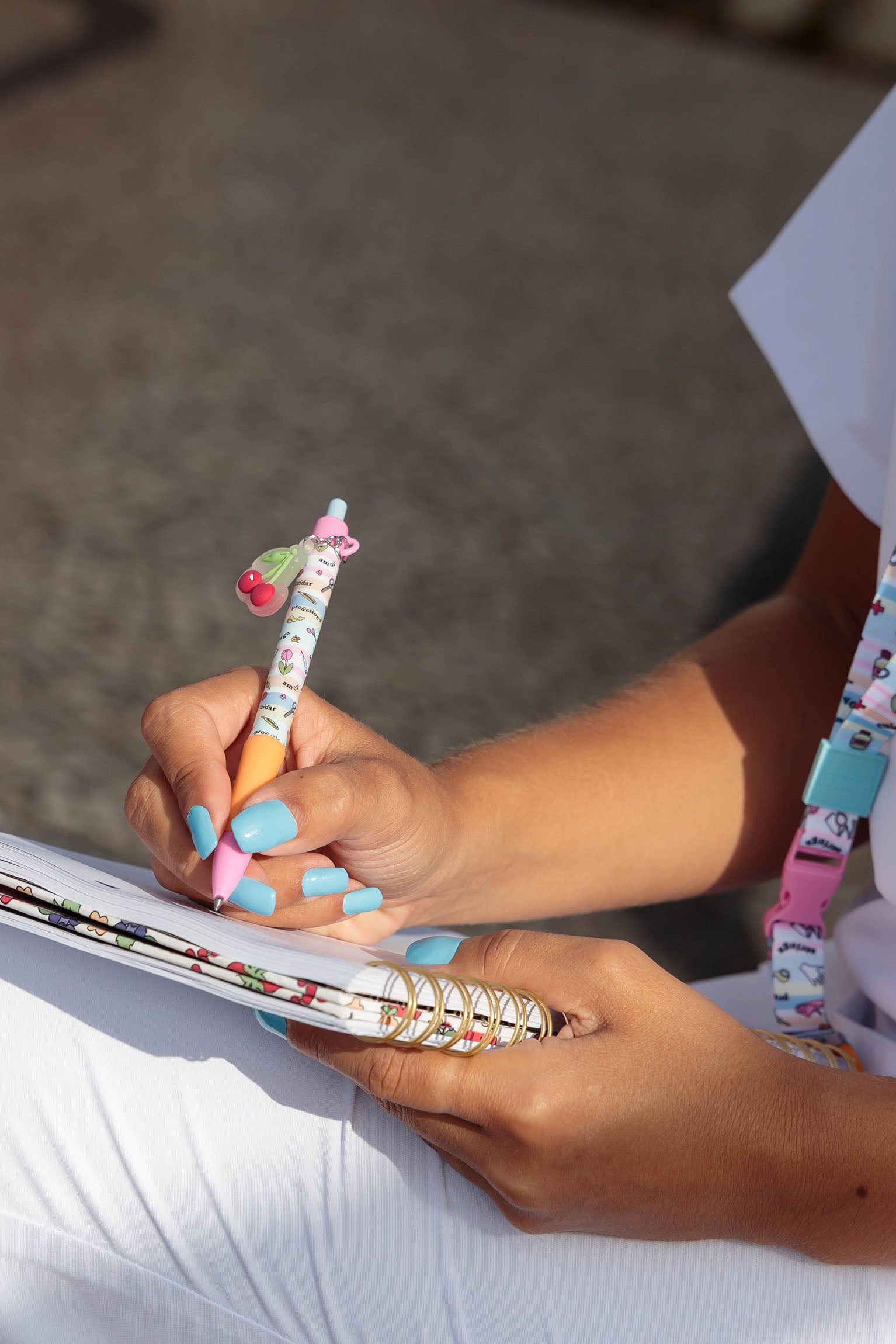 CHARM RETRACTABLE PEN - SERINGA E VOCAÇAO 🍒