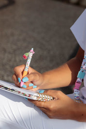 CHARM RETRACTABLE PEN - SERINGA E VOCAÇAO 🍒