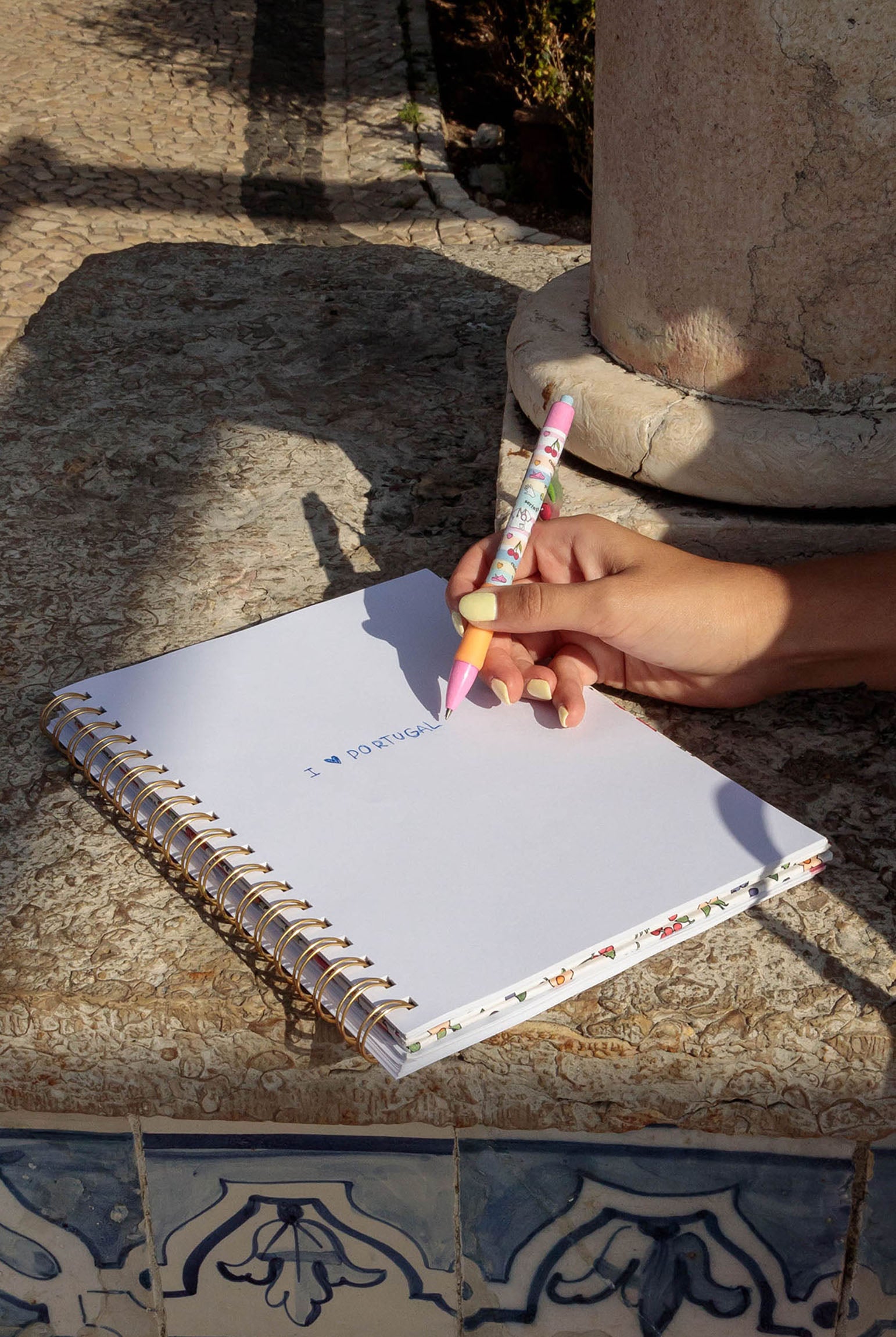 CHARM RETRACTABLE PEN - SERINGA E VOCAÇAO 🍒