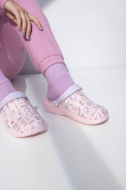 CLOGS ENFERMERA EN APUROS X SUECOS® - NURSES THINGS IN PINK