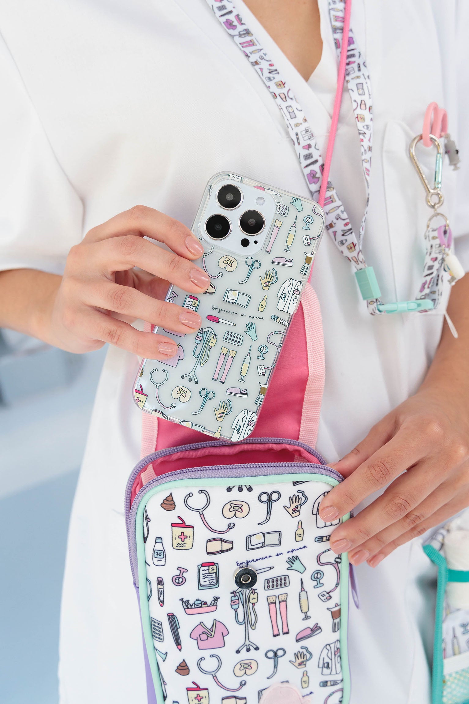 ENFERMERA EN APUROS X LCDLC - TRANSPARENT CASE NURSES THINGS