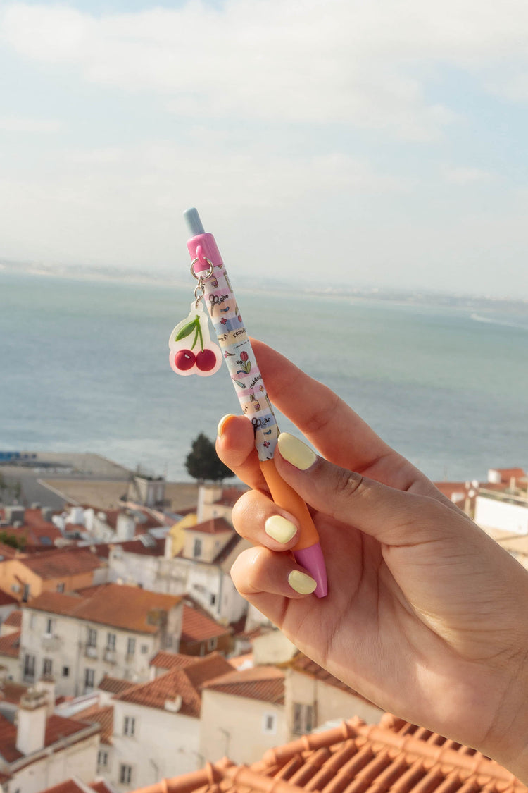 PEN WITH RETRACTABLE CHARM - SERINGA E VOCAÇAO 🍒