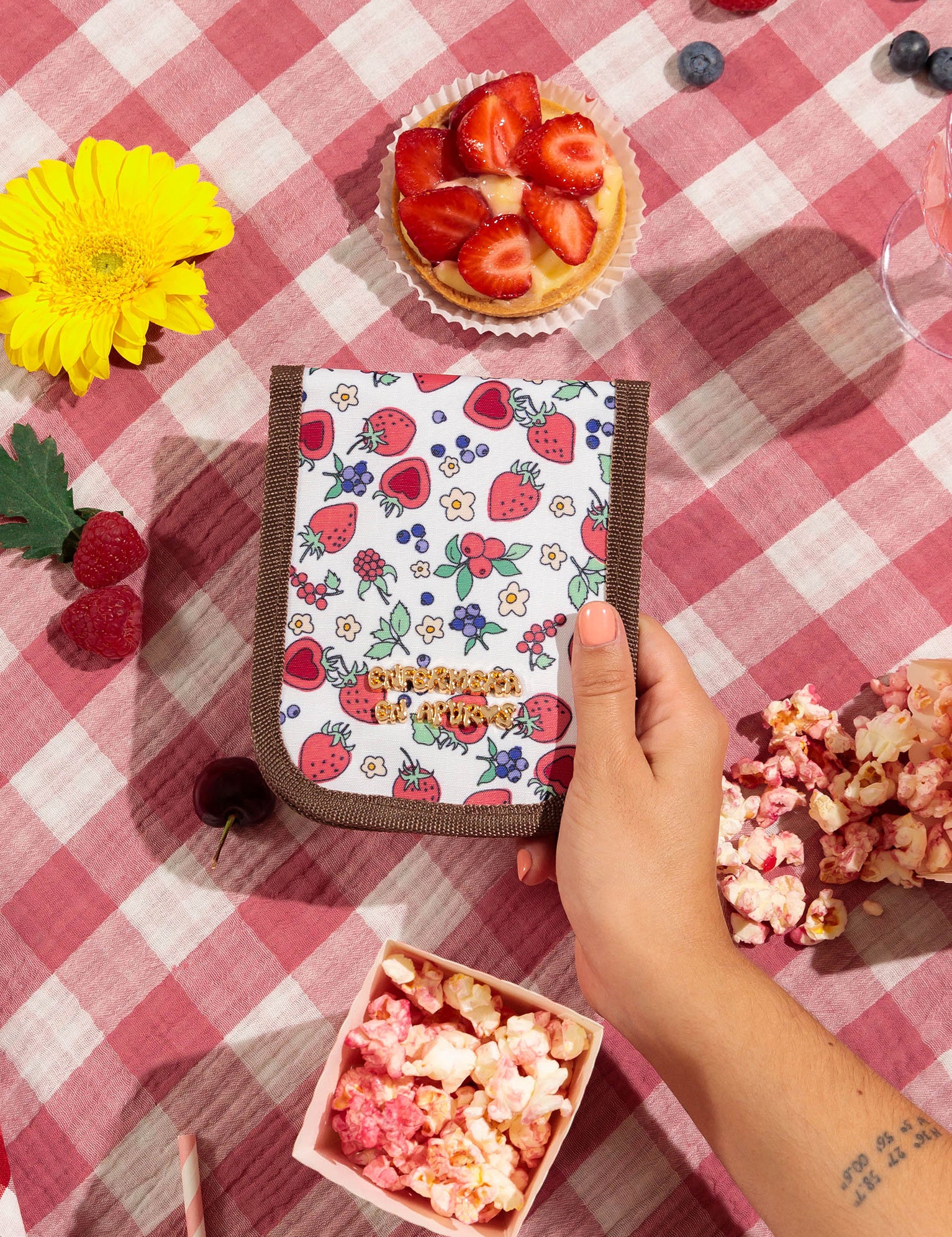 STRAWBERRY-3569.jpg