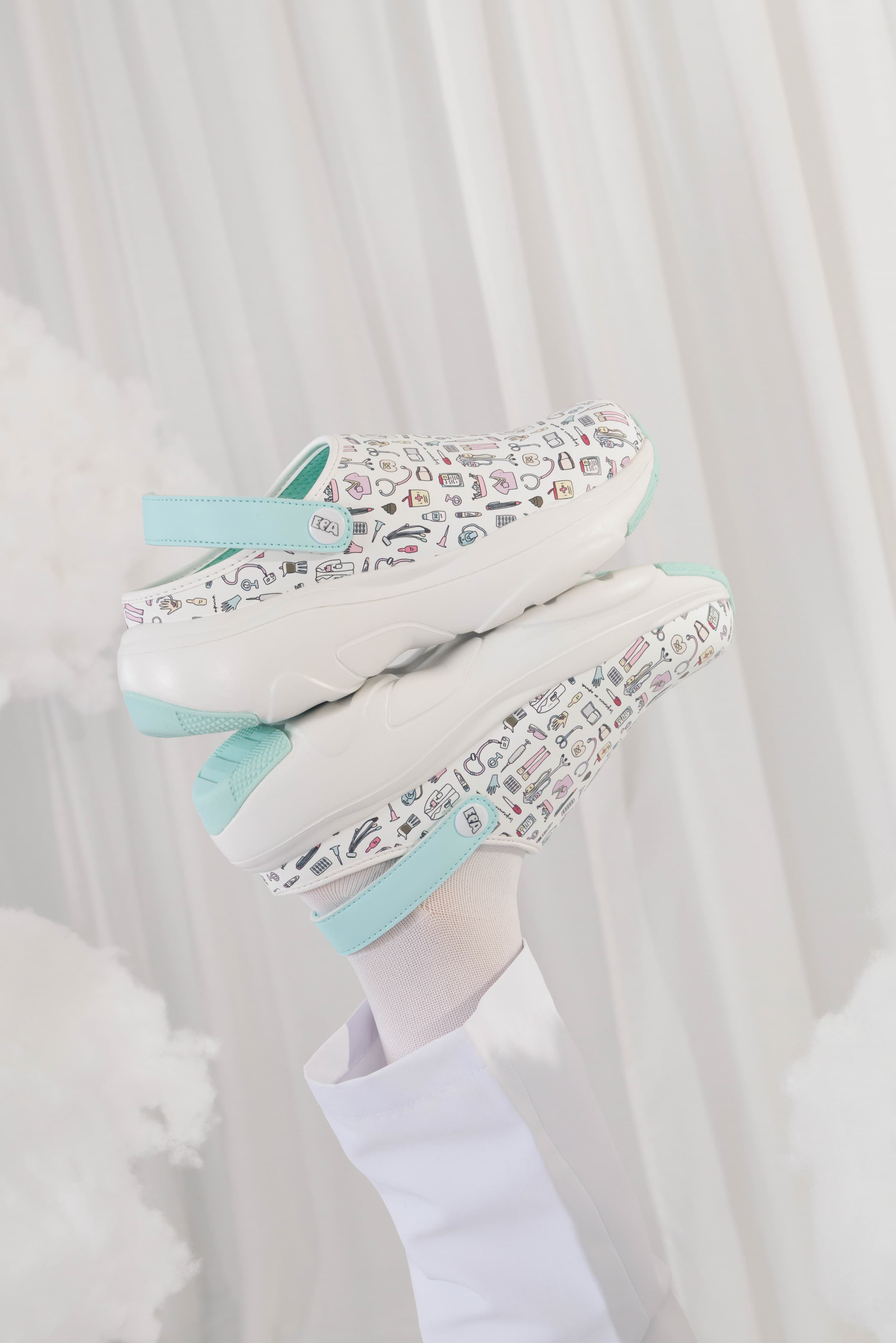 CLOUD CLOGS ☁️ - COSAS DE ENFERMEROS