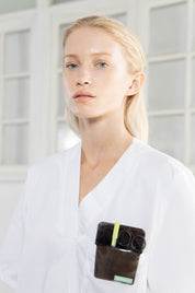 GLOSSY POCKET POUCH - DEEP BLACK